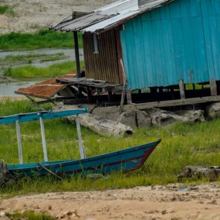 Ribeirinhos no Amazonas reclamam de falta de assistência durante seca