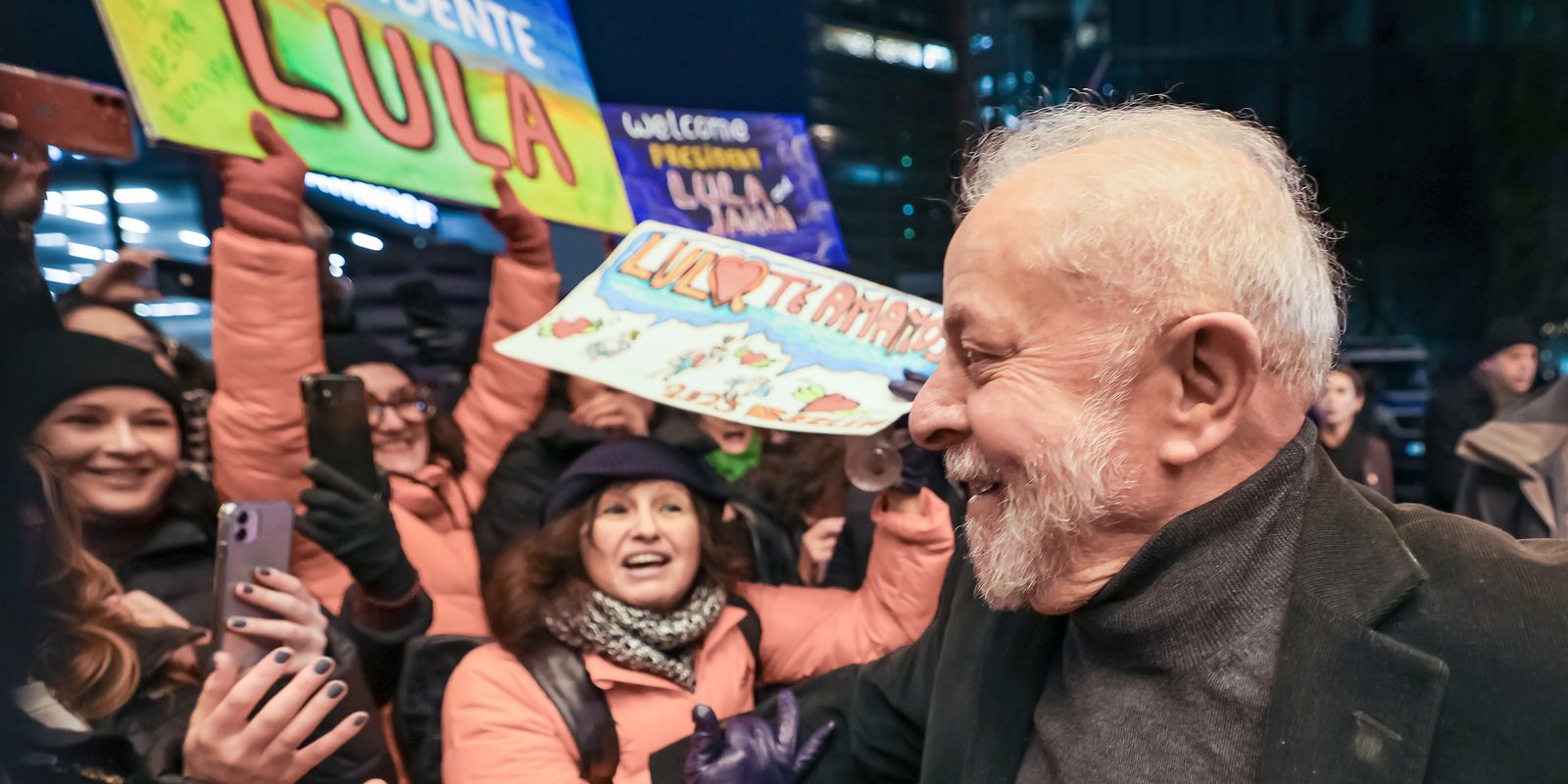 Lula chega a Berlim, onde reforça acordos em diversos setores