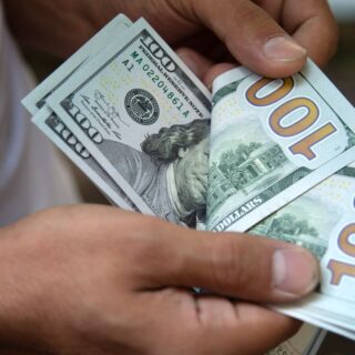 Dólar sobe para R$ 4,91 no primeiro dia útil do ano