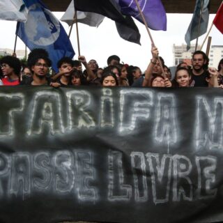 Estudantes protestam contra alta na tarifa do transporte por trilhos