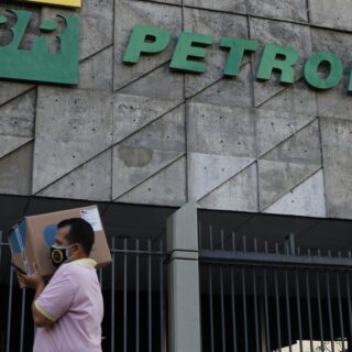 CGU constata que Petrobras vendeu refinaria abaixo do preço