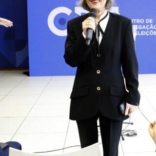 Cármen Lúcia promete pesquisa sobre motivos de abstenção