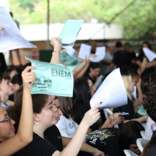 Na reta final do Enem, alunos participam de aulões e tentam relaxar