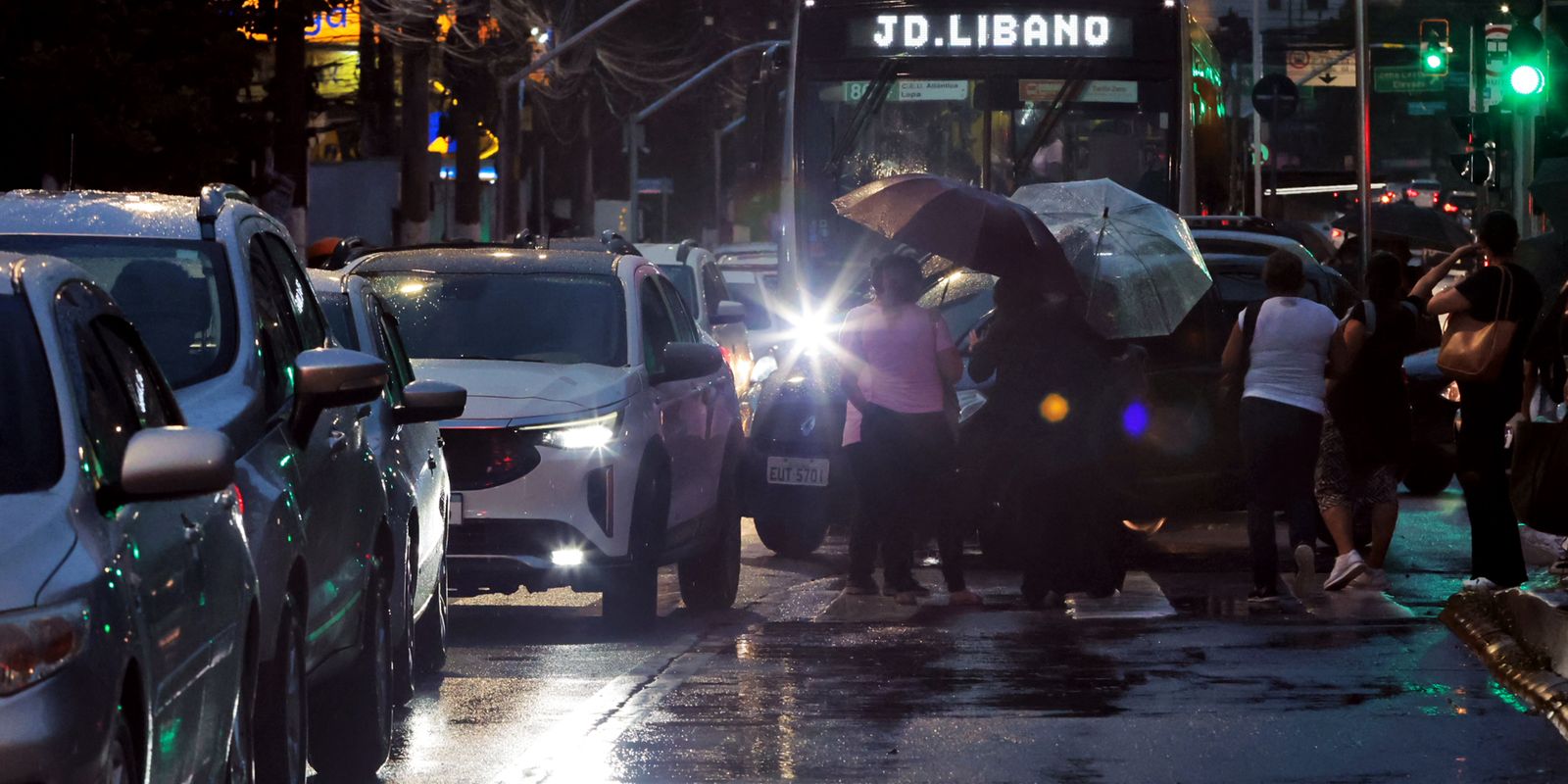 Temporal em São Paulo prejudica a operação de várias linhas