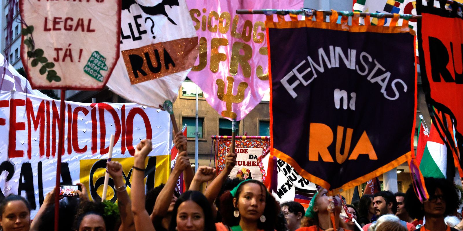 Dia Internacional da Mulher no Rio pede igualdade e fim