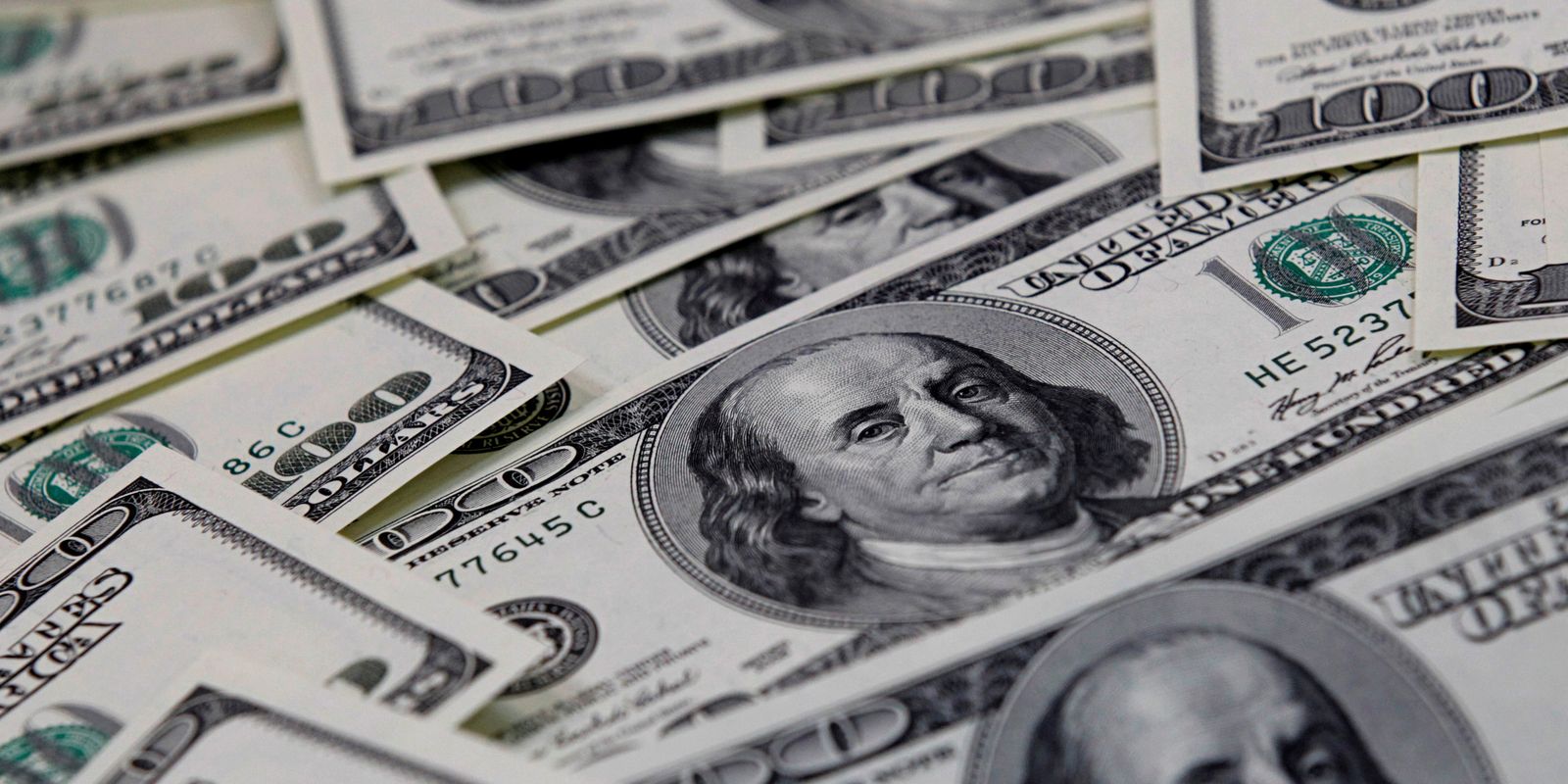 Dólar cai para R$ 5,85 após Trump isentar produtos eletrônicos
