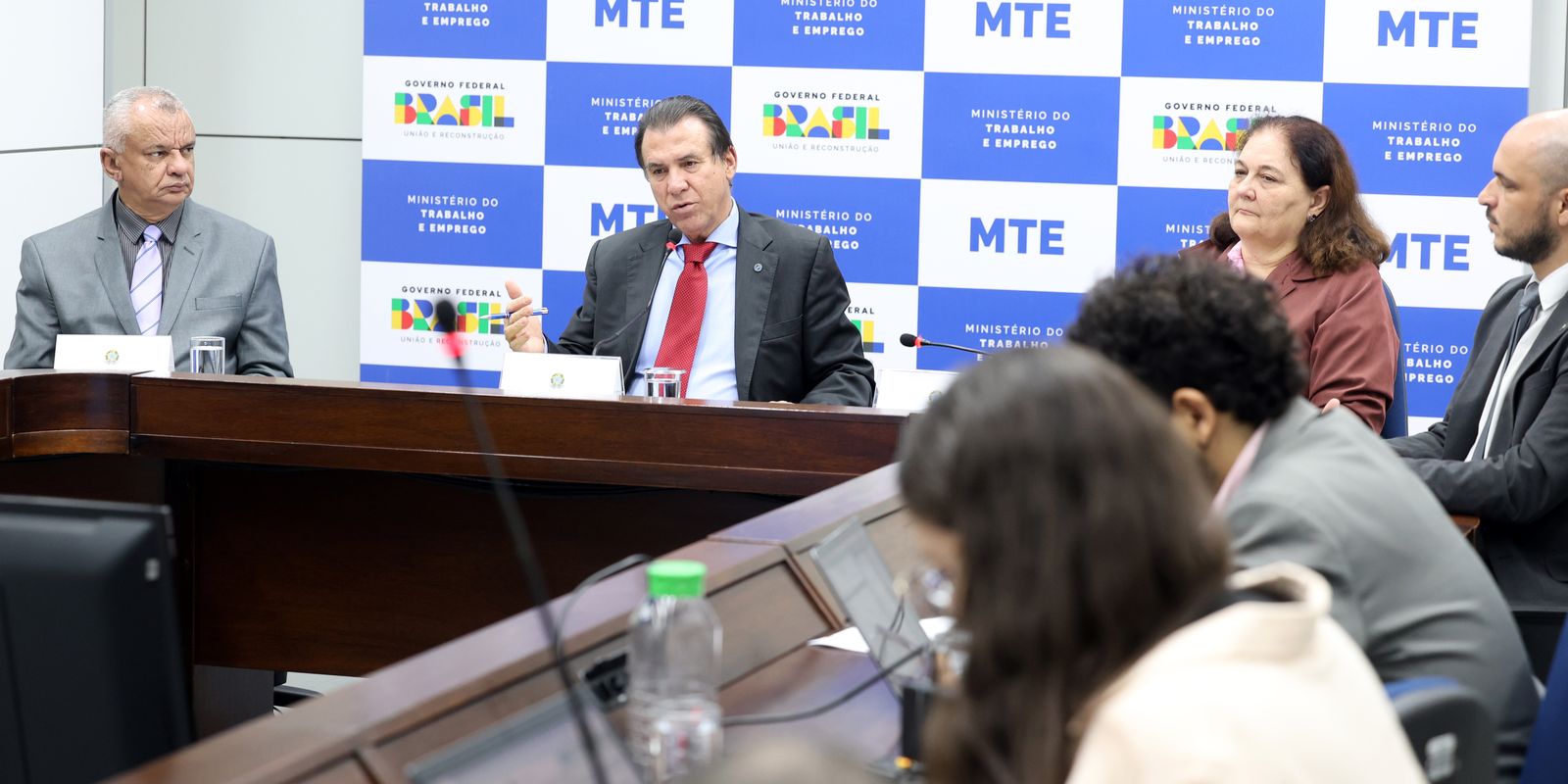 Brasil registra saldo de mais de 257 mil novos empregos