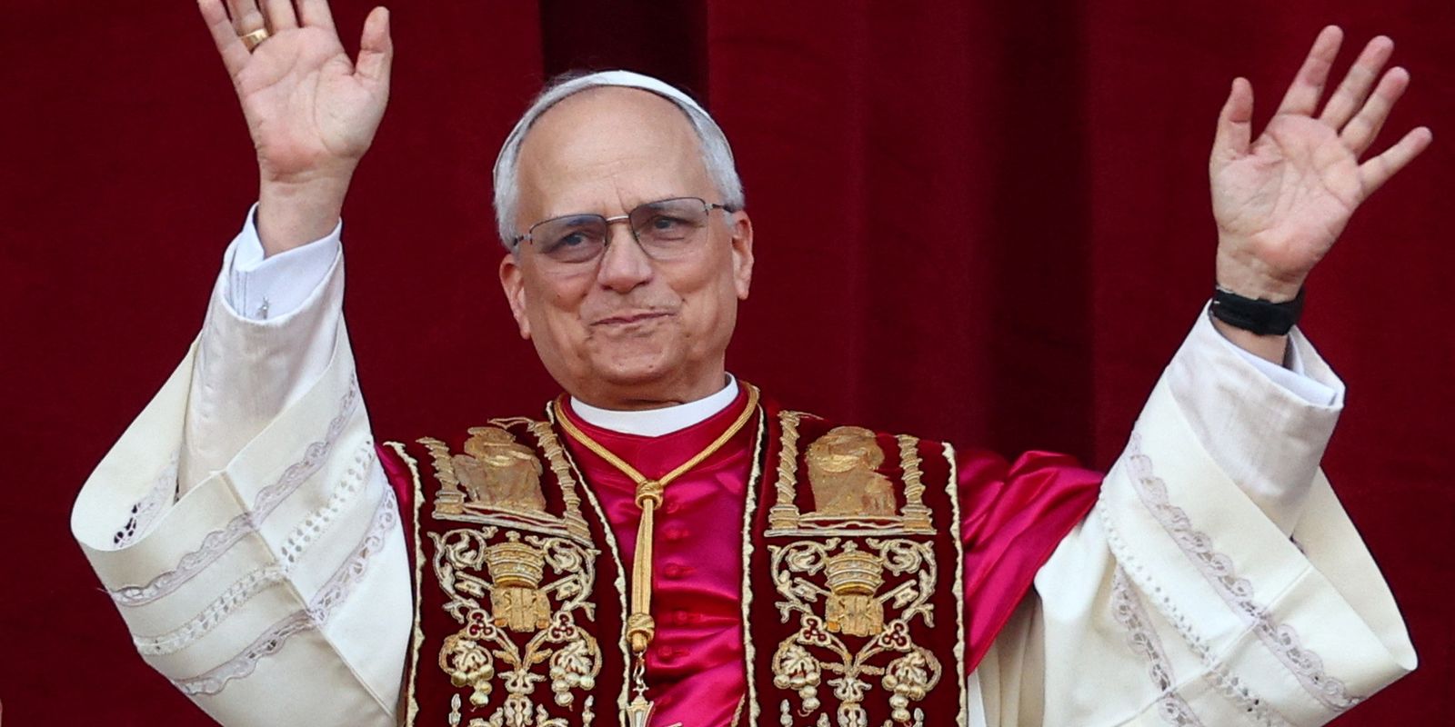 Em 1ª saída do Vaticano, Leão 14 visita túmulo do
